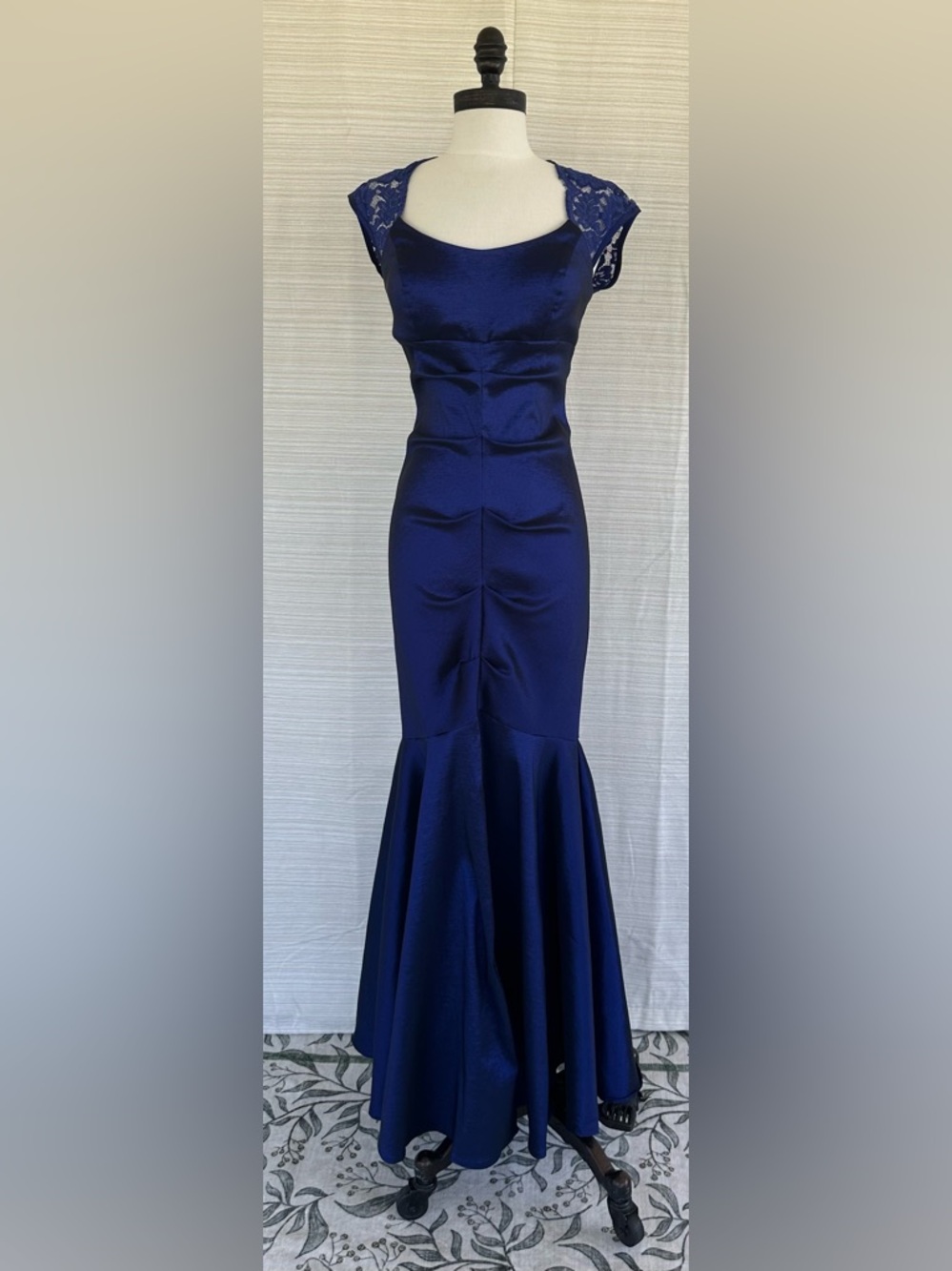 XSCAPE By Joanna Chen Royal Blue Mermaid Formal Dress Size 6